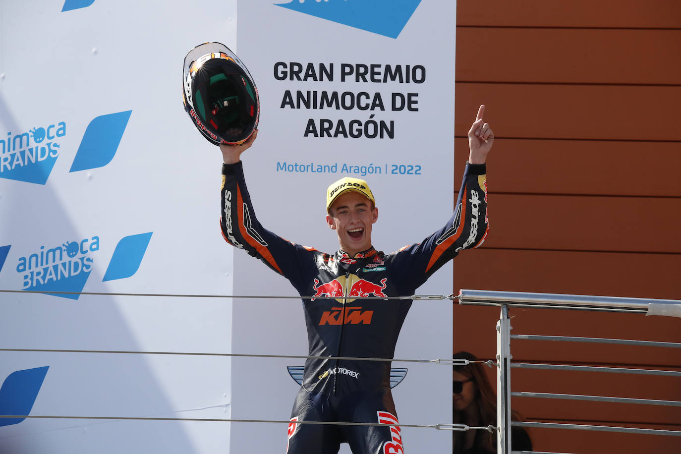 El 'Tiburón' volvió a disfrutar del sabor del triunfo en Aragón en una gran remontada tras salir sexto.