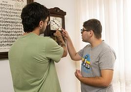 El terapeuta Antonio Castaño anticipa a Miguel Ángel el cambio horario.