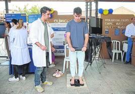 A los estands informativos instalados en el Campus de Los Jerónimos se sumaron, como colofón de las jornadas, una carrera multitudinaria y una paella gigante.