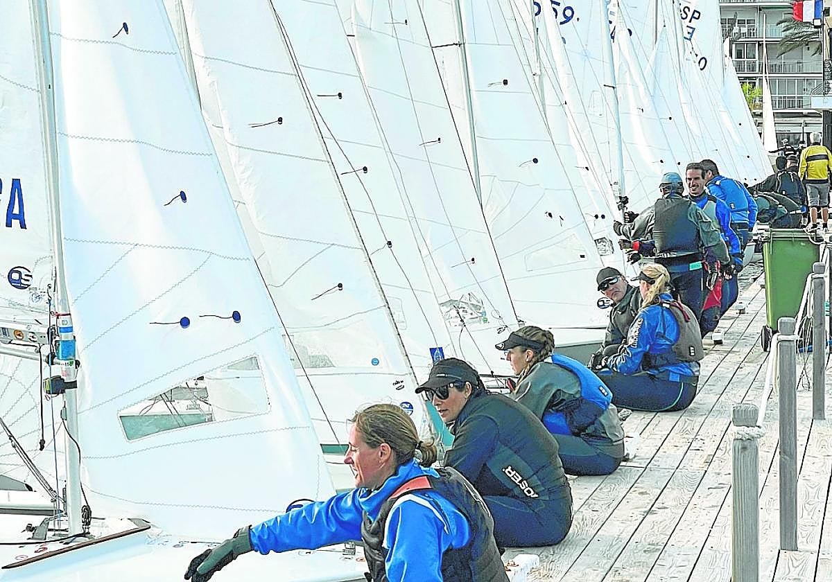 Regatistas que compiten este fin de semana en Santiago de la Ribera.