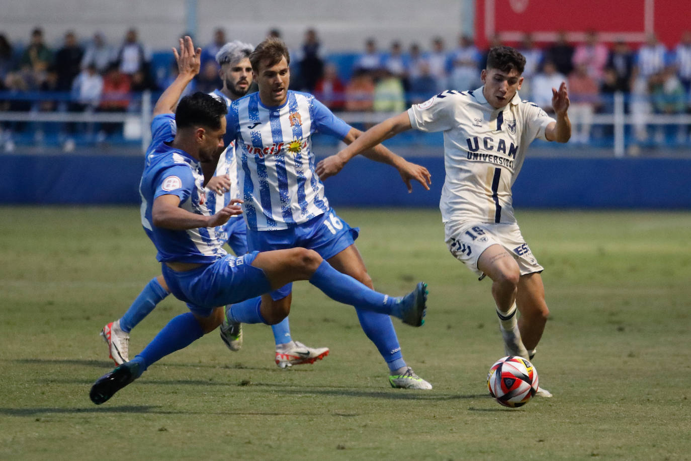 Las imágenes del Águilas-UCAM Murcia (1-0)