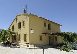 Imagen de archivo de una casa rural.