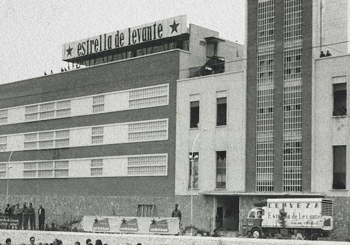 Una de las imágenes que ha cedido la cervecera murciana.