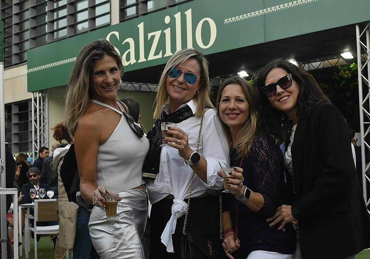 Cuatro asistentes a la terraza de Región de Murcia Gastronómica.