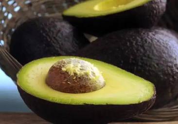 Olvídate de tirar tus aguacates: trucos para conservarlos en el frigorífico