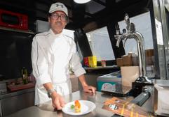 Tapas que deleitan entre la tierra y el mar