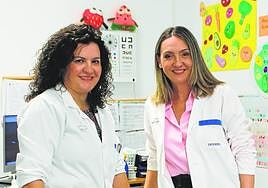 De izq. a dcha., las enfermeras María José Galiana y Mónica Eva Nieto.