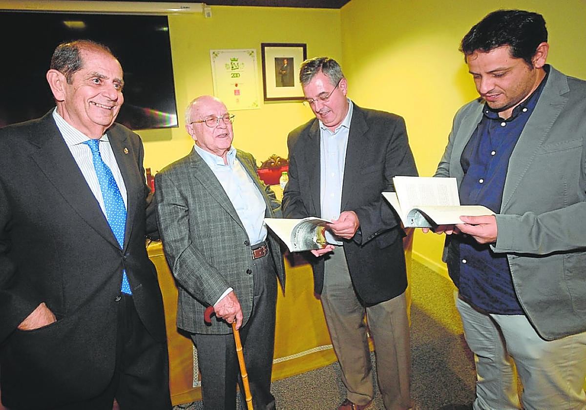 Díez de Revenga, Juan Cano, Aitor Larrabide y Antonio José García Cano, ayer, en la presentación.