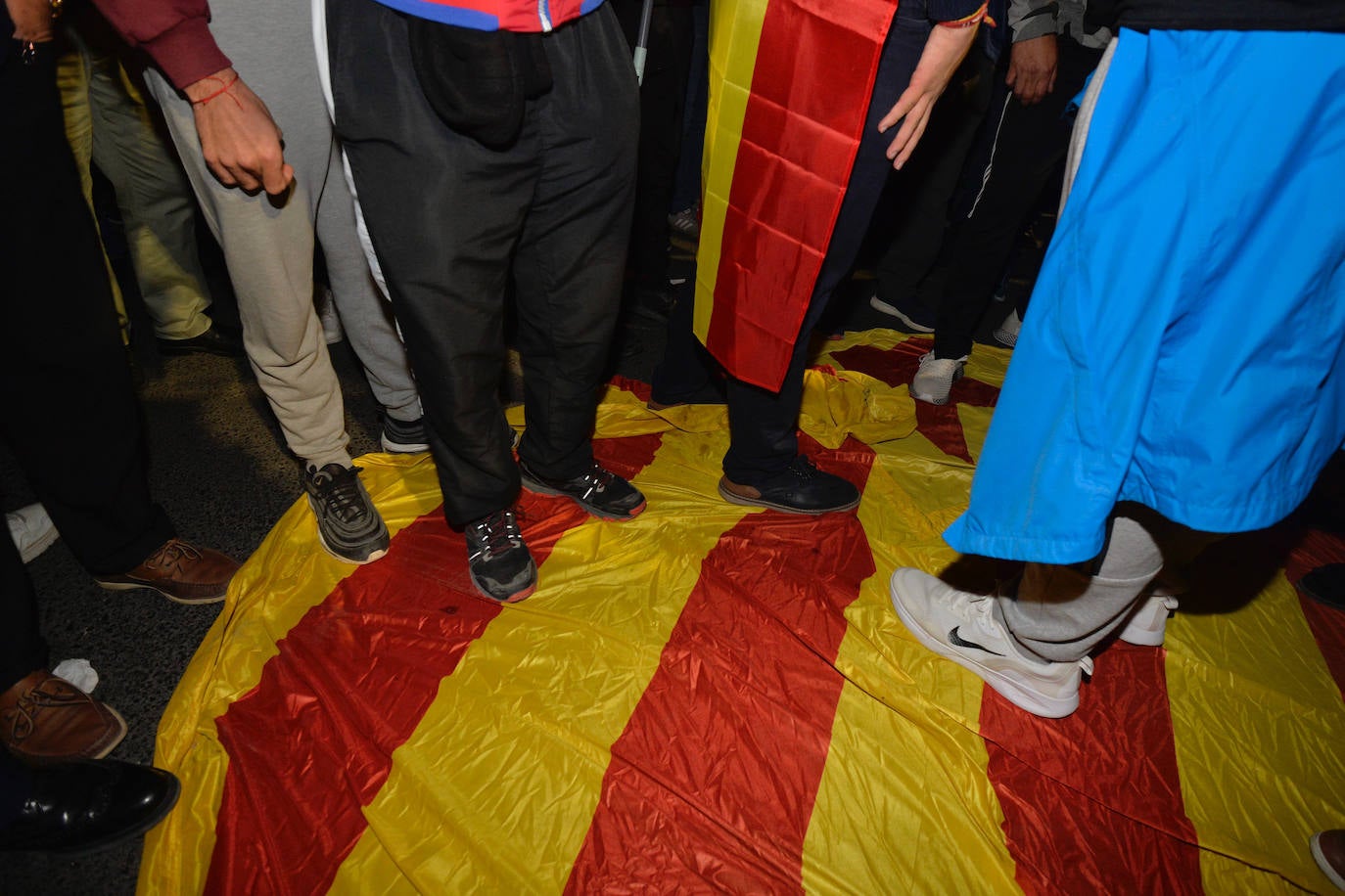 Protesta frente a la sede del PSRM en la calle Princesa de Murcia