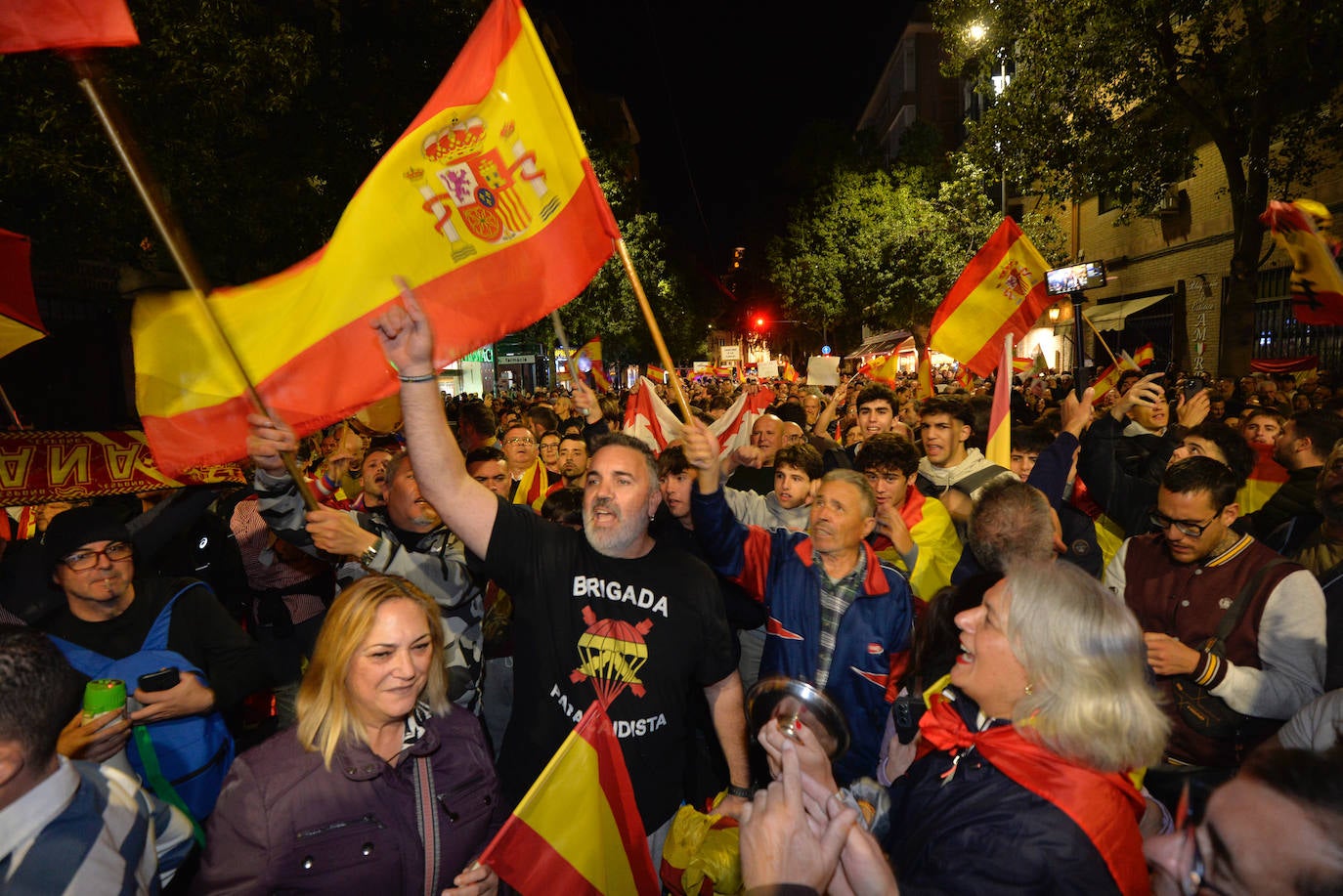 Protesta frente a la sede del PSRM en la calle Princesa de Murcia