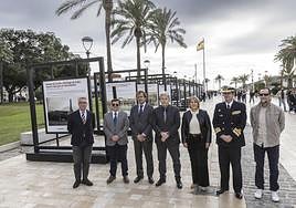 El delegado de LA VERDAD en Cartagena, Gregorio Mármol; el historiador Alfonso Pagán; el presidente de la APC, Pedro Pablo Hernández; el director de LA VERDAD, Alberto Aguirre; la alcaldesa Noelia Arroyo; el almirante jefe del Arsenal, Pedro Luis de la Puente; y el cronista oficial de Cartagena, Luis Miguel Pérez Adán.