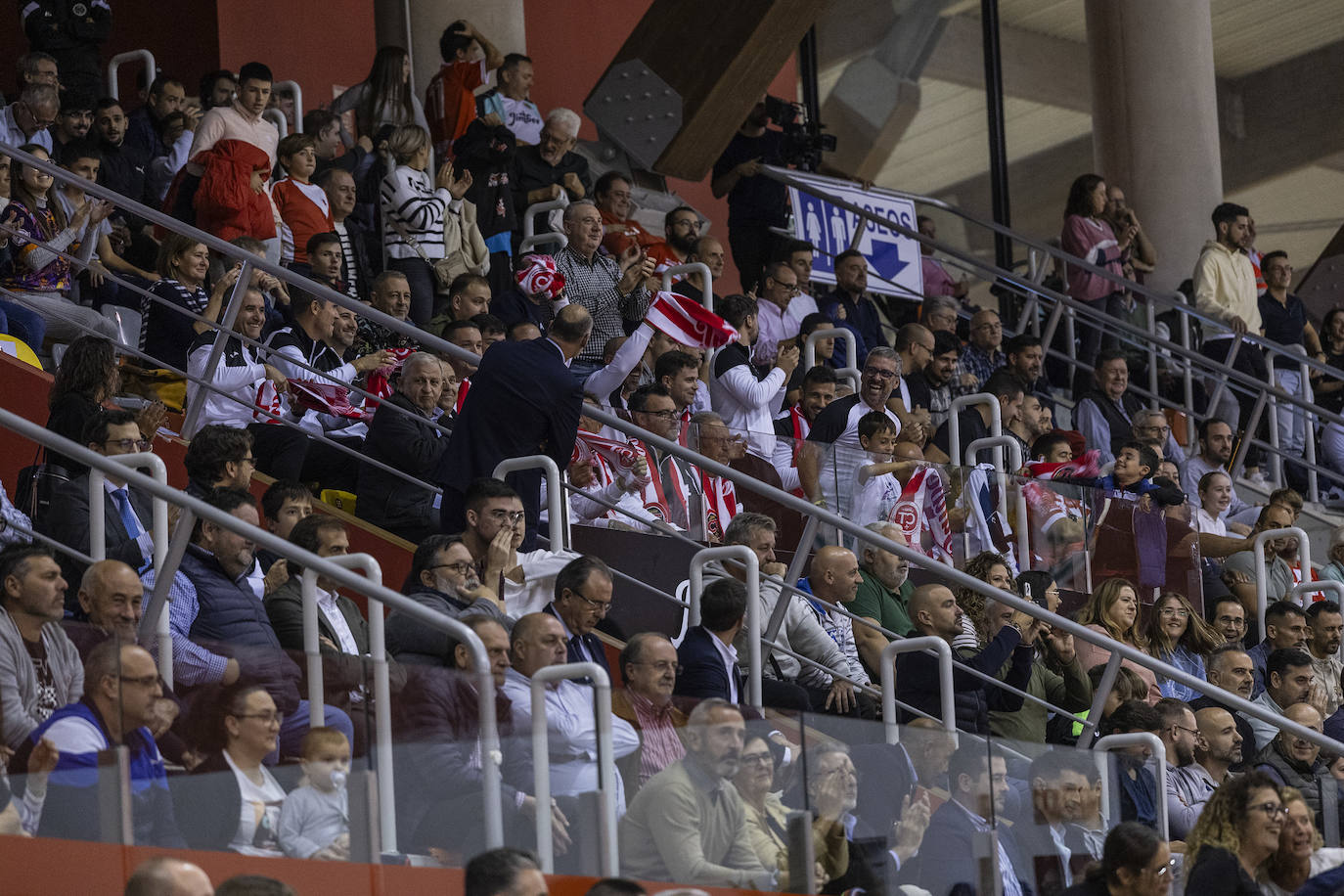 Las imágenes del Jimbee-Barcelona (2-3)