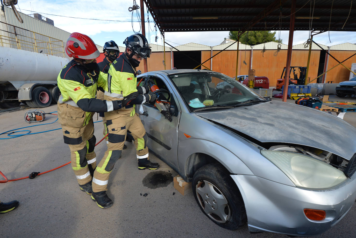 Las prácticas de los alumnos de la academia de formación de bomberos del CEIS, en imágenes