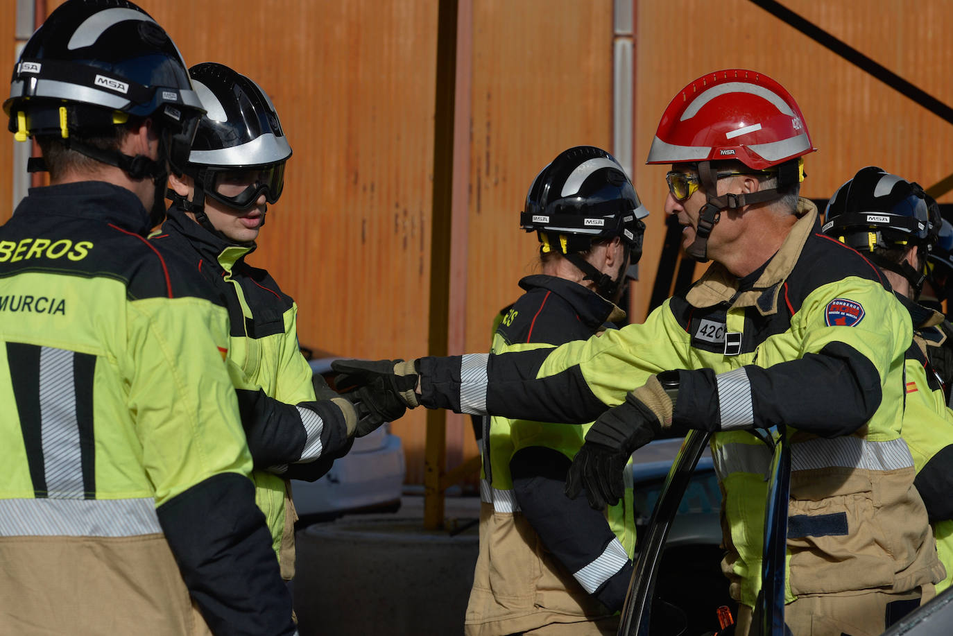 Las prácticas de los alumnos de la academia de formación de bomberos del CEIS, en imágenes