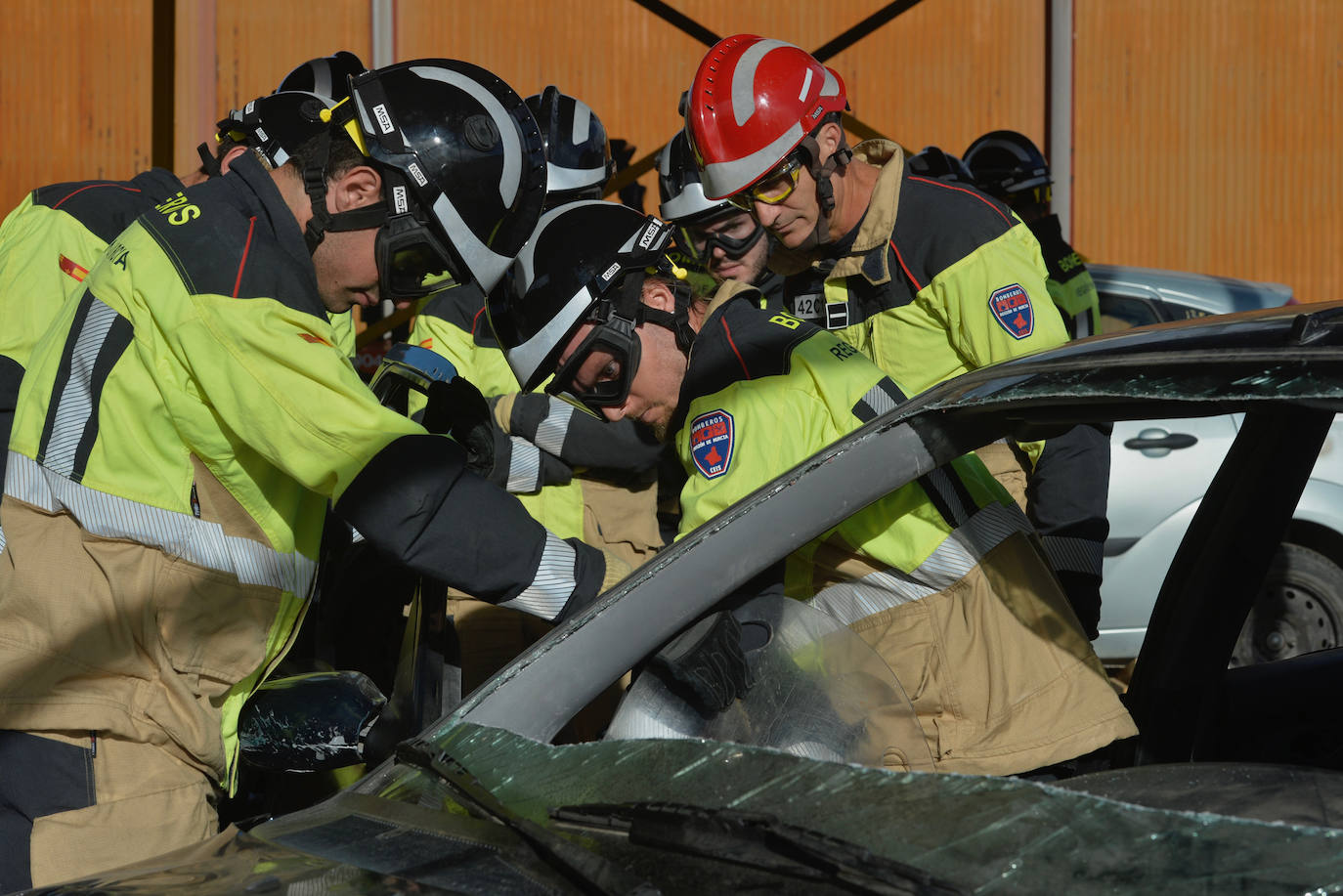 Las prácticas de los alumnos de la academia de formación de bomberos del CEIS, en imágenes