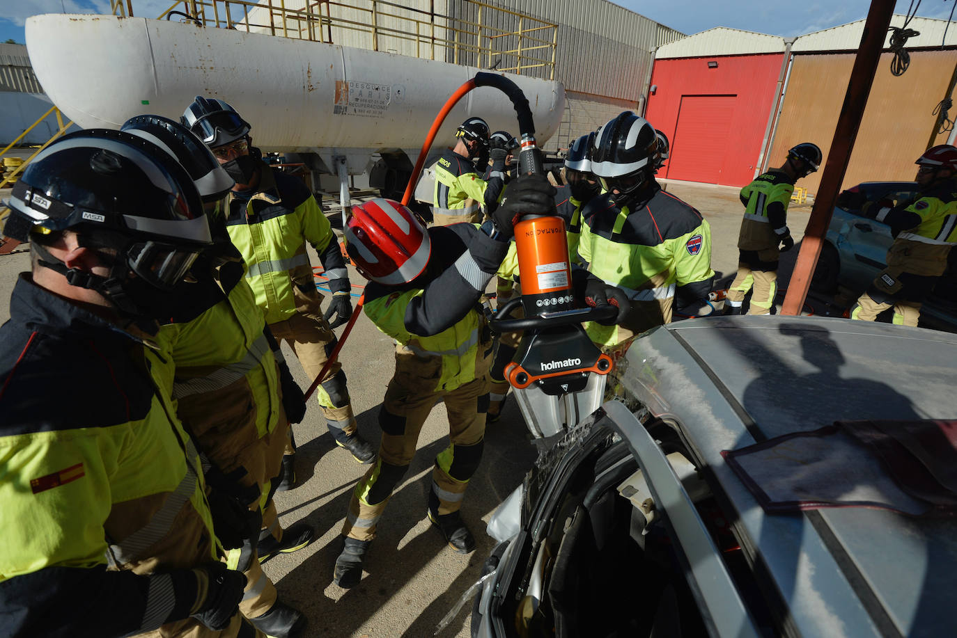 Las prácticas de los alumnos de la academia de formación de bomberos del CEIS, en imágenes