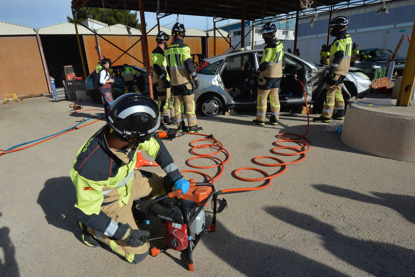 Las prácticas de los alumnos de la academia de formación de bomberos del CEIS, en imágenes