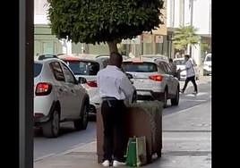 El nuevo personaje viral de Lorca que te puedes encontrar bailando cualquier parte de la ciudad
