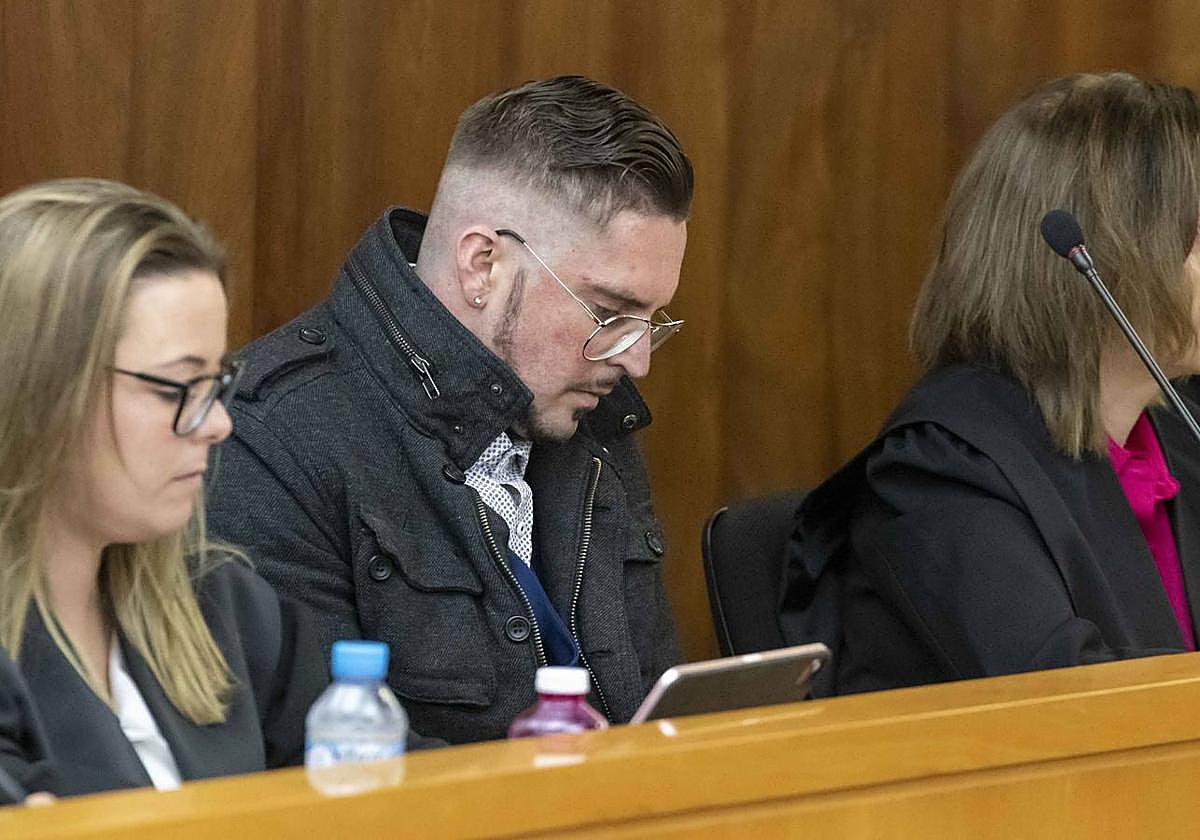 El acusado del crimen de La Puebla durante el juicio.