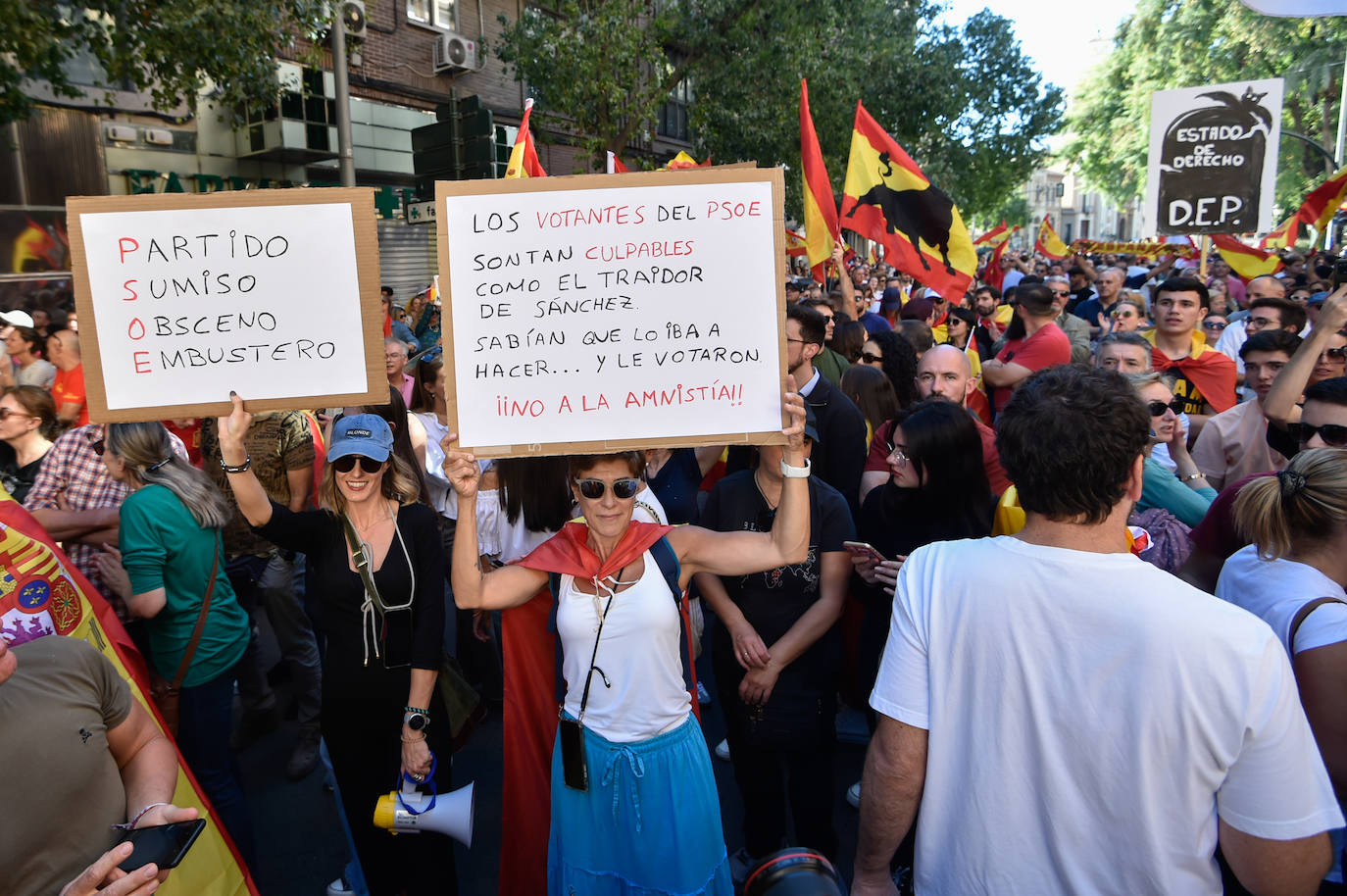 La quinta protesta frente a la sede del PSRM, en imágenes