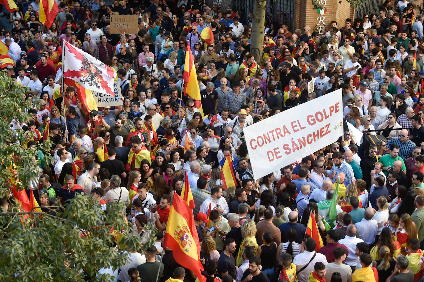 La quinta protesta frente a la sede del PSRM, en imágenes