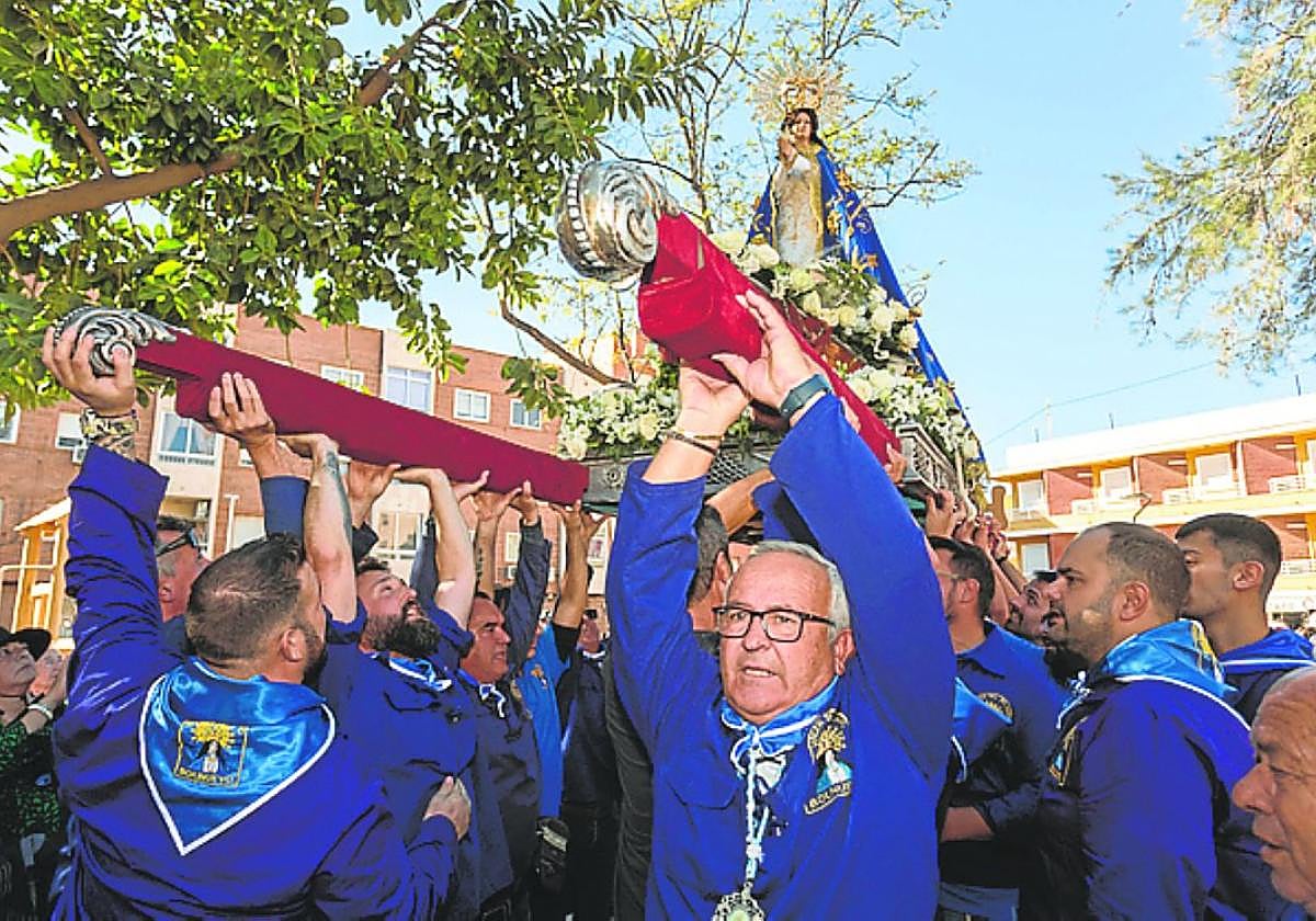 El trono de la Virgen, a su llegada al jardín de la Purísima.