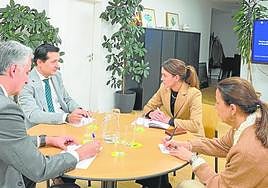 El consejero José Manuel Pancorbo, junto a la responsable de la Oficina en Bruselas, Lucía Huertas.