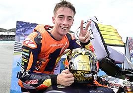 Pedro Acosta, el pasado domingo tras proclamarse campeón del Mundo de Moto 2 en el circuito de Sepang (Malasia).