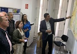 El presidente de los regantes de Cartagena, Manuel Martínez, con la delegación junto a la consejera Rubira.