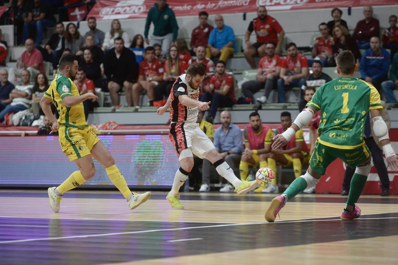Las imágenes del partido ElPozo-Jaén (3-2)