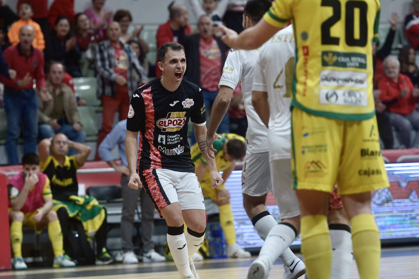 Las imágenes del partido ElPozo-Jaén (3-2)