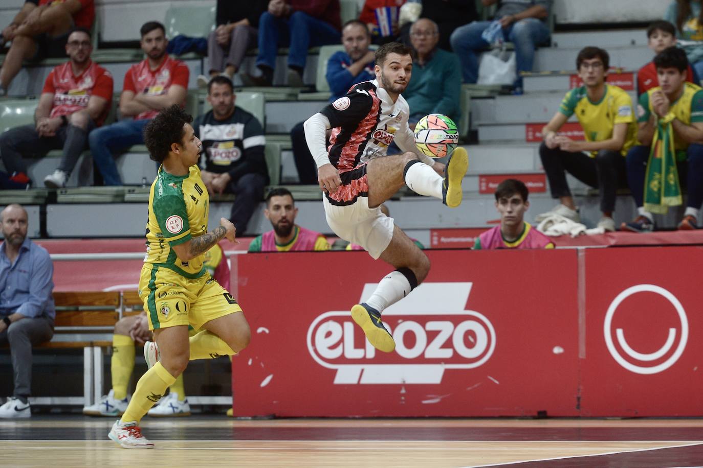 Las imágenes del partido ElPozo-Jaén (3-2)