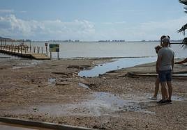 Imagen de archivo de escorrentías en Los Urrutias tras un episodio de lluvias.