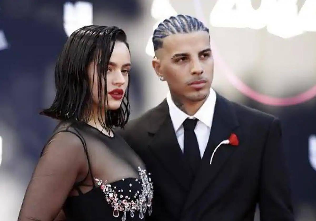 Rosalía y Rauw Alejandro durante la gala de los Latin Grammy Awards, en 2022.