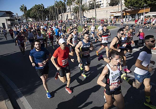 Participantes, este domingo, durante el recorrido.