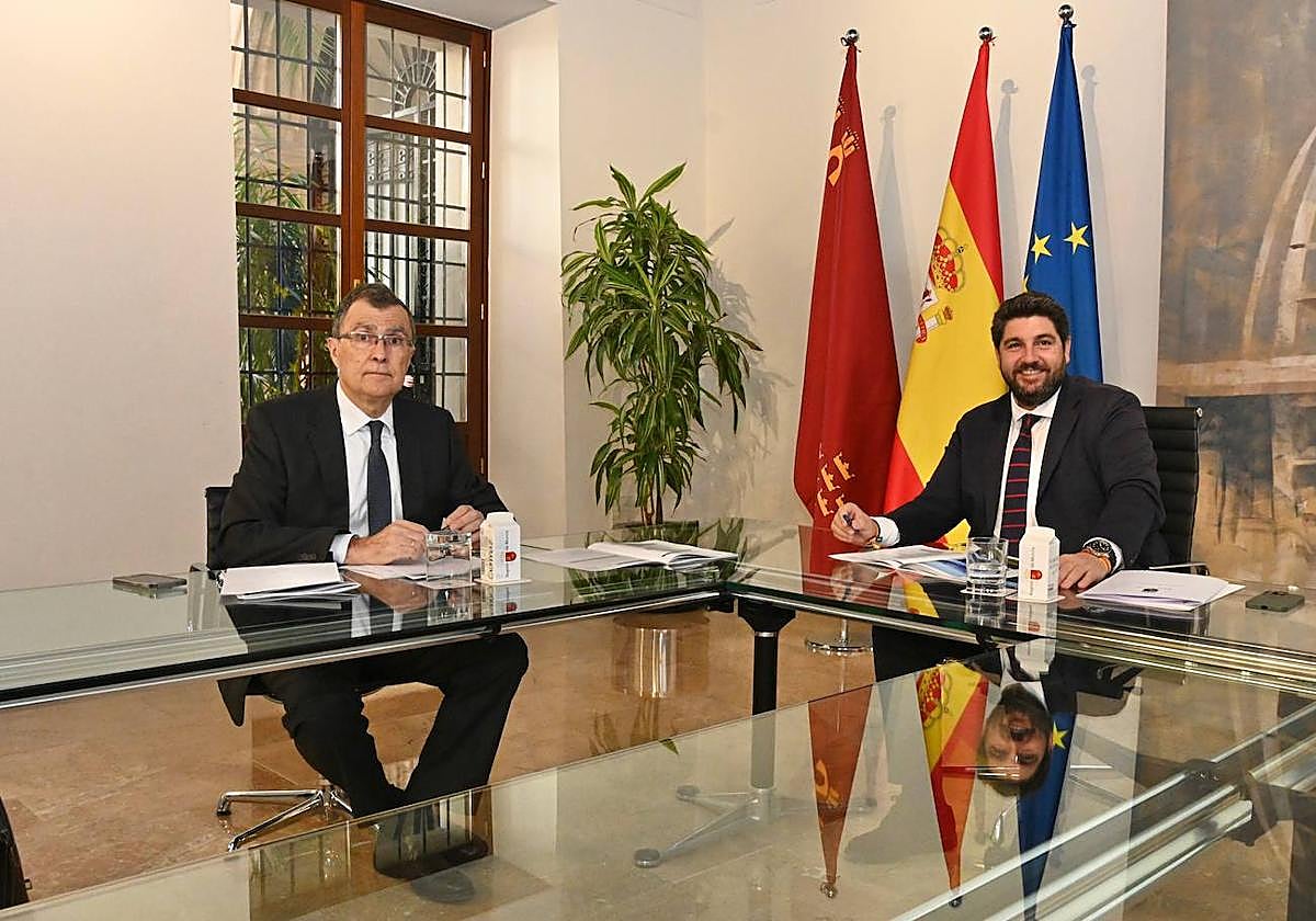 El alcade de Murcia, José Ballesta, junto al presidente de la Comunidad, Fernando López Miras, este lunes.