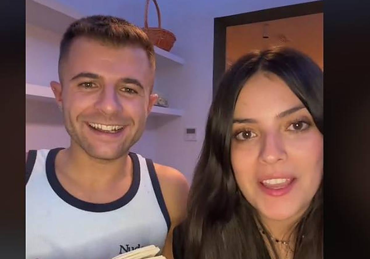 La tiktoker María Esteban pone a prueba al youtuber Iban García con algunas de las palabras más típicas de Murcia.