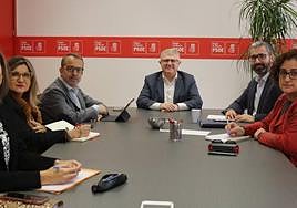 José Vélez, en la reunión con los alcaldes socialistas de la Comisión Ejecutiva de la Federación de Municipios de la Región.