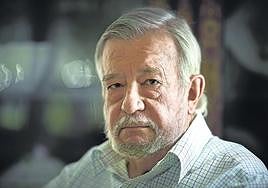 Satisfecho. Guelbenzu celebra cómo le ha ido en el mundo editorial y en su vida personal.