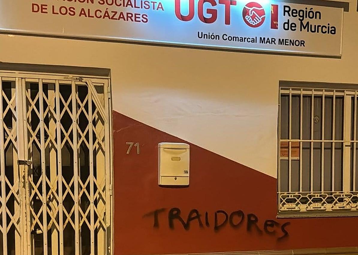 Imagen secundaria 1 - Sede del PSOE de Cieza. Pintada en Los Alcázares. Casa del Pueblo de Moratalla. 
