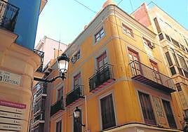 Vivienda tradicional, ubicada en la esquina de Trapería y Platería, que aspira a entrar en el catálogo municipal de edificios protegidos.