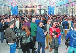 'Tardevieja' de 2022 en la plaza de España, repleta de gente.