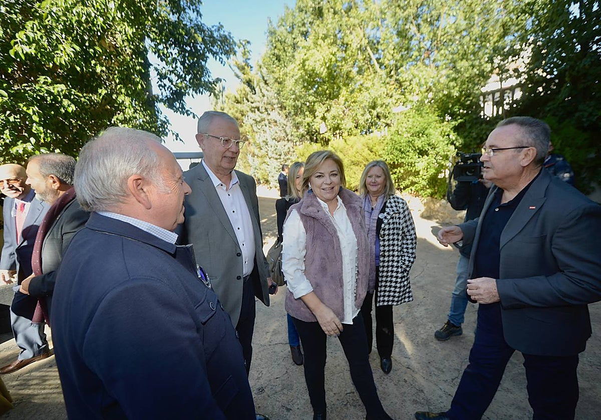 Antonio Jiménez, José Antonio Ruiz Vivo, Elena Valenciano y Santiago Navarro momentos antes de la tertulia.