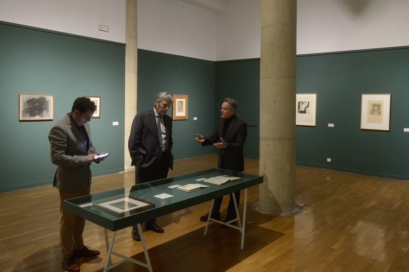 La inauguración de la exposición por el 100 aniversario del Suplemento Literario de LA VERDAD, en imágenes