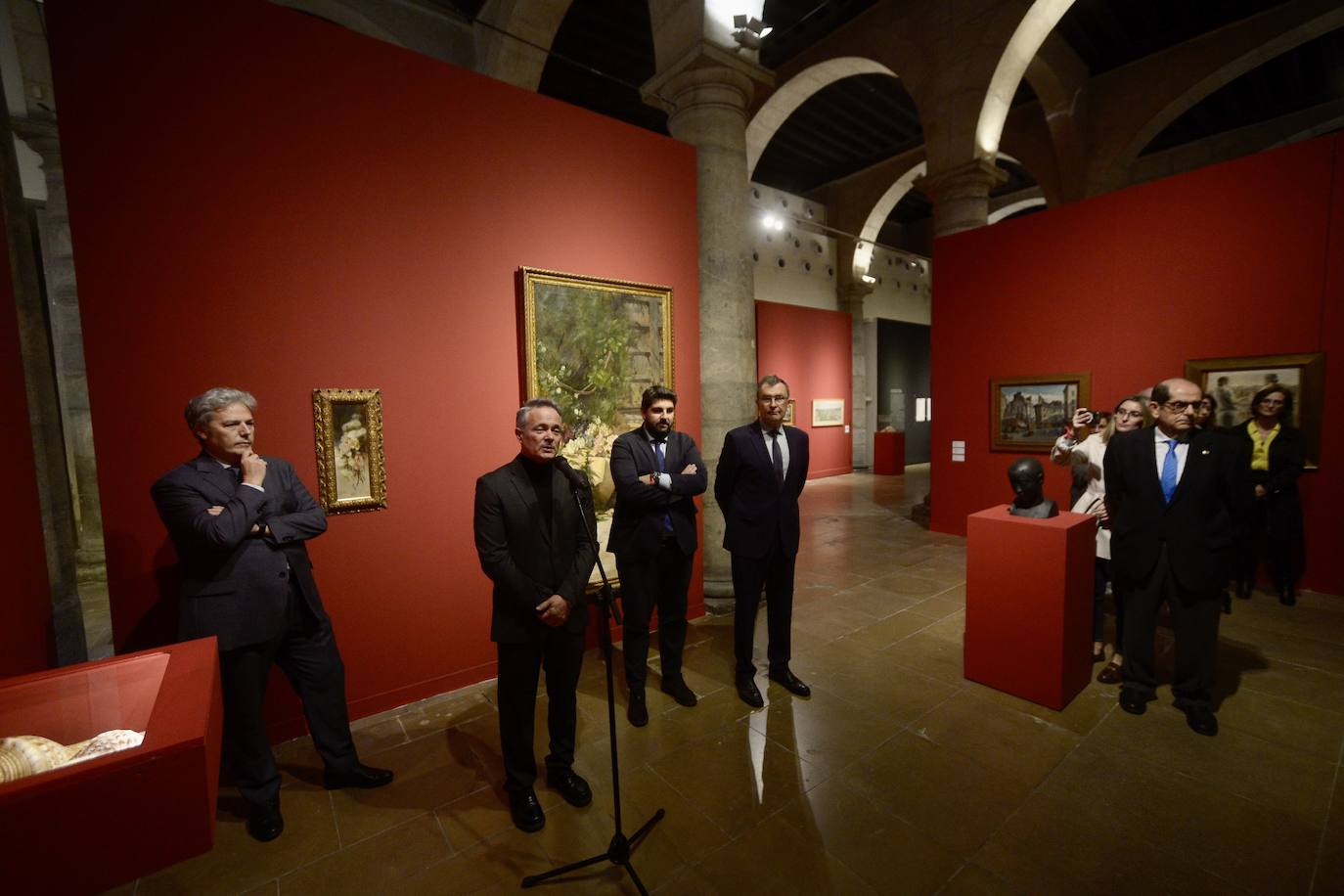 La inauguración de la exposición por el 100 aniversario del Suplemento Literario de LA VERDAD, en imágenes