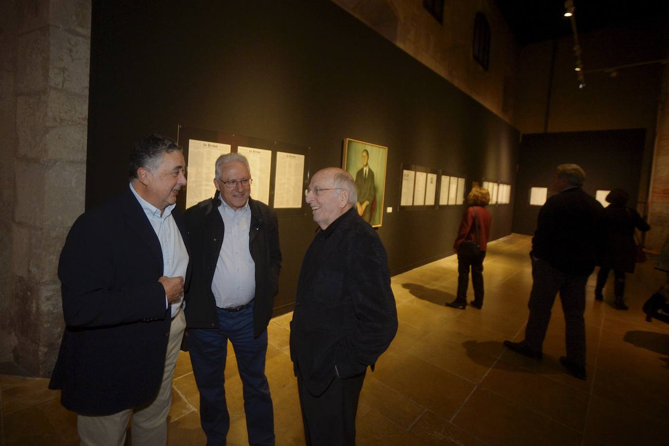 La inauguración de la exposición por el 100 aniversario del Suplemento Literario de LA VERDAD, en imágenes