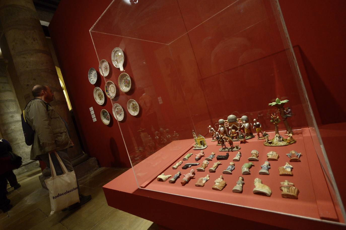 La inauguración de la exposición por el 100 aniversario del Suplemento Literario de LA VERDAD, en imágenes