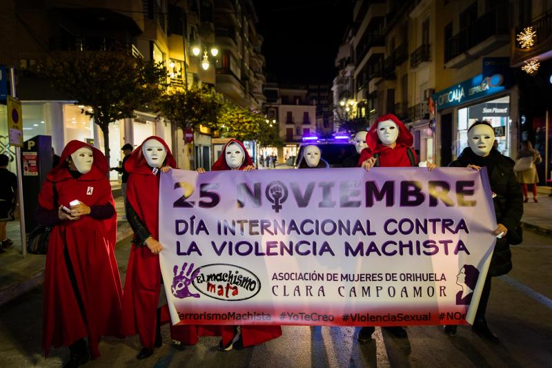 Orihuela llora a sus dos víctimas de la violencia machista en este año con la sonada ausencia de Vox