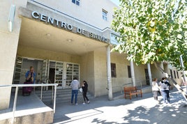 Accesos al centro de salud de San Andrés, en Murcia, esta semana.