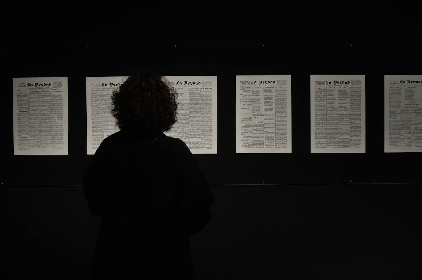 La visita guiada a la exposición del centenario del Suplemento Literario, en imágenes